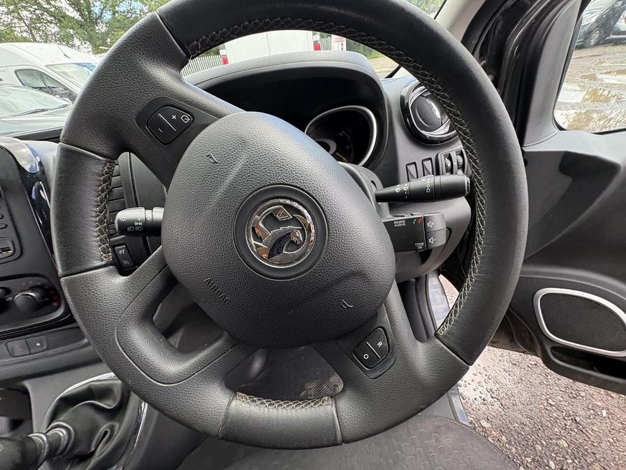 2017 Vauxhall Vivaro – Model: Vivaro 2700 Sport CDTi BT S/S – VA17CXM