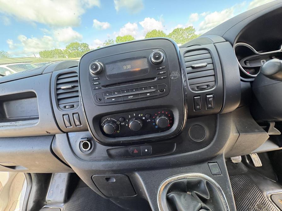 2017 Vauxhall Vivaro – Model: Vivaro 2700 Sport CDTi BT S/S – MV17AWA