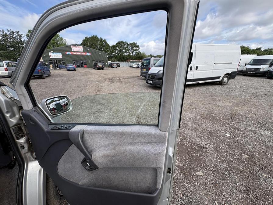 2002 Mercedes-Benz V-Class – Model: V220 CDI Ambiente Auto – GX52MTK