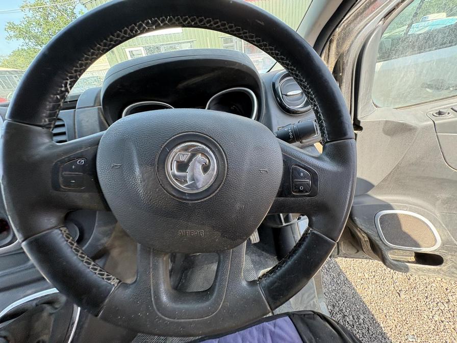 2015 Vauxhall Vivaro – Model: Vivaro  2900 Sportive CDTi – LM15HVW