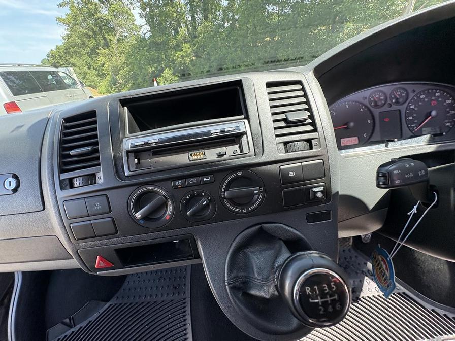 2008 Volkswagen Transporter – Model: Transporter Shuttle SE130 LWB – ML58XLV