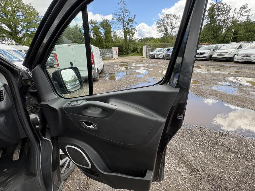 2017 Vauxhall Vivaro – Model: Vivaro 2700 Sport CDTi BT S/S – VA17CXM