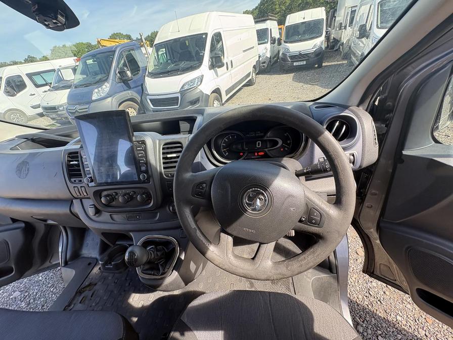 2017 Vauxhall Vivaro Combi – Model: Vivaro  Combi CDTi S/S – LK17WKB