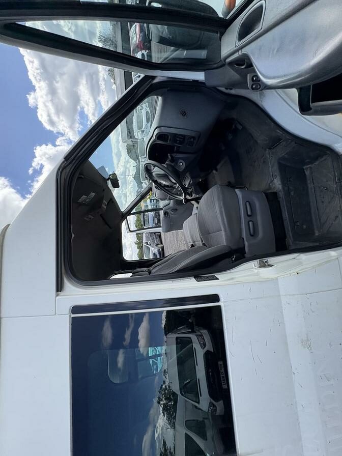 2006 Ford Transit – Model: Transit Minibus – NC55AFA