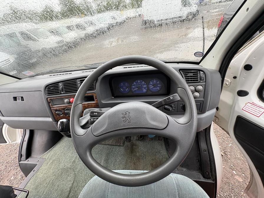 2000 Peugeot Boxer – Model: Boxer 270 MWB – X236VNJ