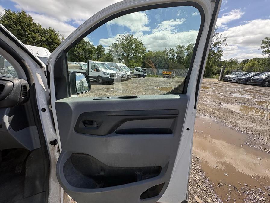 2022 Vauxhall Vivaro – Model: Vivaro F2900 Dynamic S/S – AV22JUW