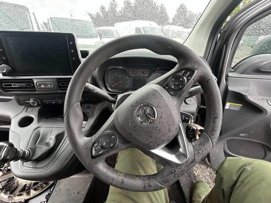 2022 Vauxhall Combo – Model: Combo 2300 Sportive TD – OV22URP