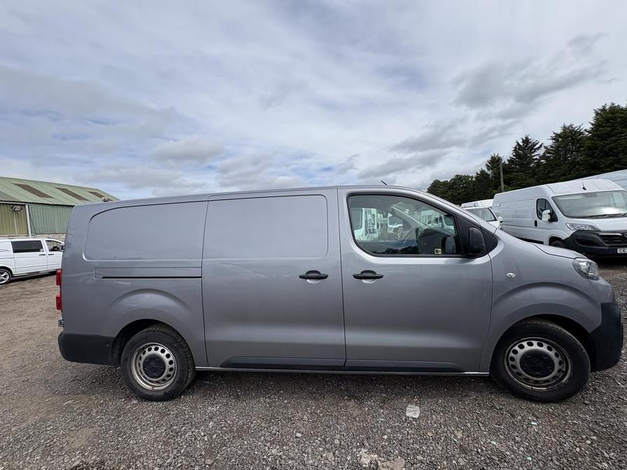 2022 Peugeot Expert – Model: Expert Professional Premium L2 Blue HDi – RF22FWR