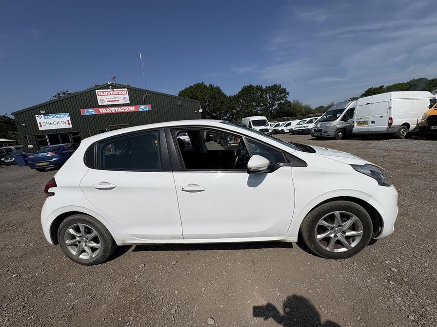 2016 Peugeot 208 – Model: 208 Active Blue HDi – SG66FDX