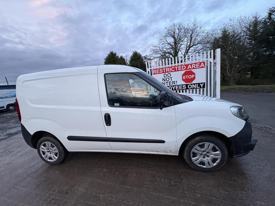 2017 Fiat Doblo Cargo – Model: Doblo 16v SX MultiJet II – HJ67WHG