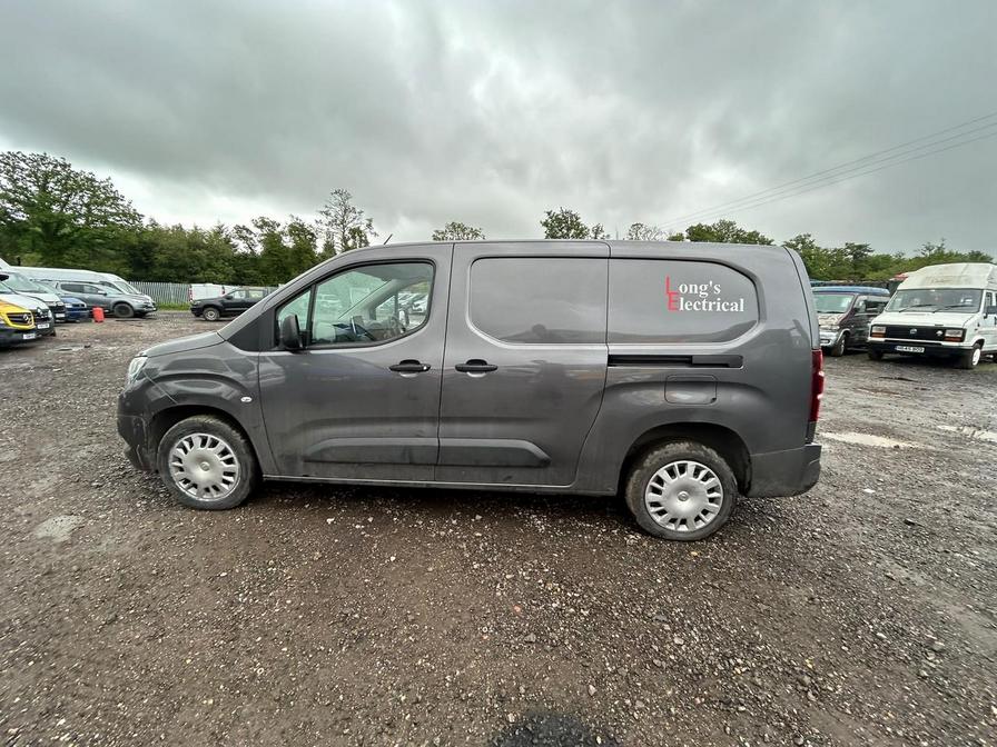 2022 Vauxhall Combo – Model: Combo 2300 Sportive TD – OV22URP