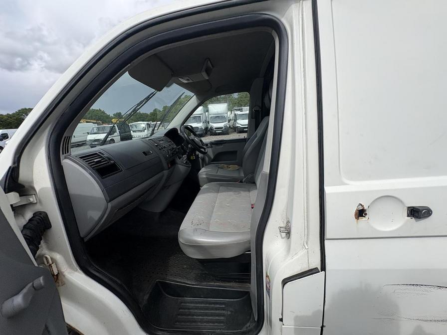 2009 Volkswagen Transporter – Model: Transporter T28 102 TDI SWB – PJ59EUU