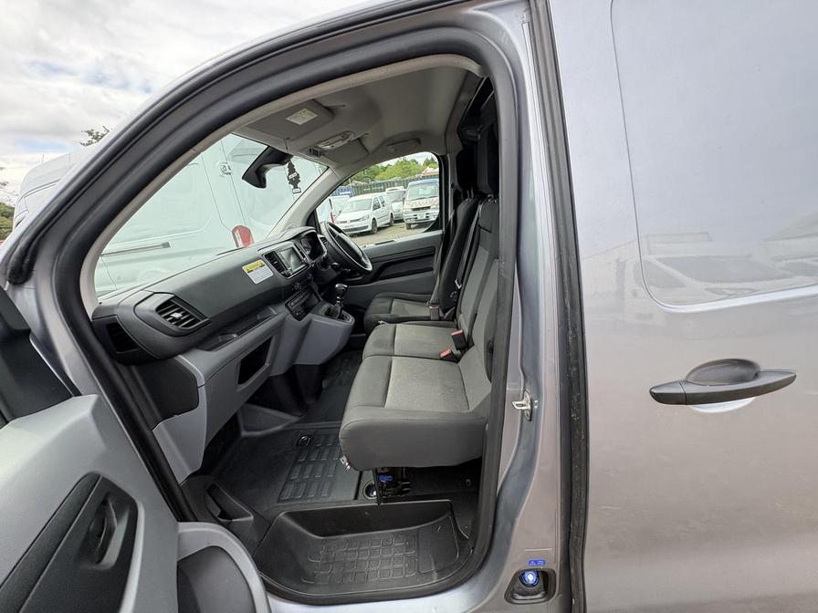 2022 Peugeot Expert – Model: Expert Professional Premium L2 Blue HDi – RF22FWR