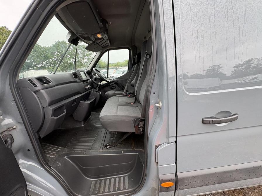 2022 Nissan Interstar – Model: Interstar Tekna dCi – EY22TYK