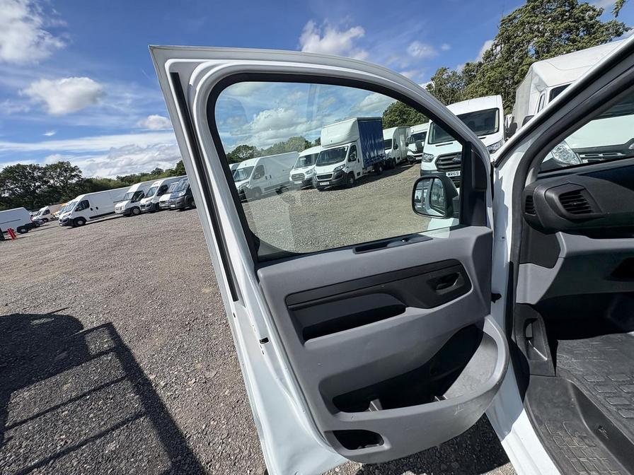 2018 Peugeot Expert – Model: Expert Professional Standard Blue HDi – KW18GVU