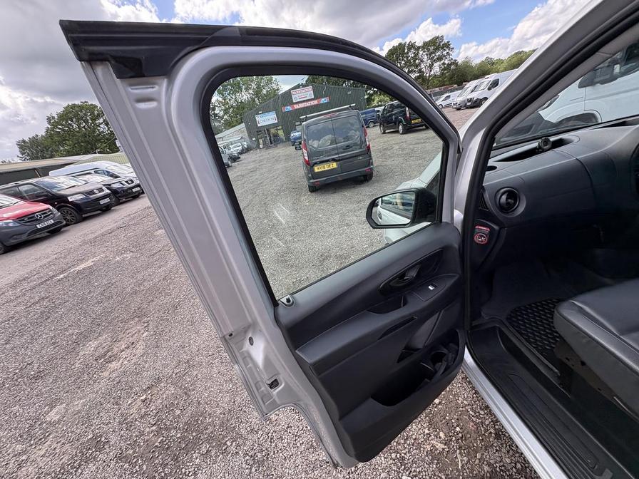 2016 Mercedes-Benz Vito – Model: Vito 114 Bluetec Tourer Pro – YL16SZK