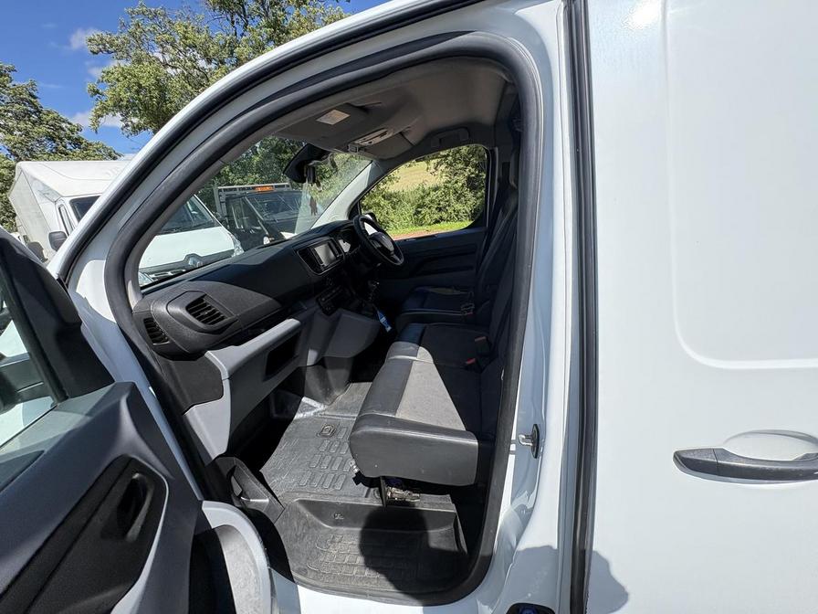 2018 Peugeot Expert – Model: Expert Professional Standard Blue HDi – KW18GVU