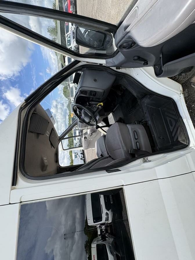 2006 Ford Transit – Model: Transit 350 LWB – YP06HLA