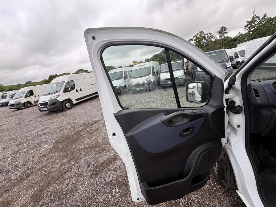 2018 Vauxhall Vivaro – Model: Vivaro 2900 Bi-T CDTi S/S – FY68UVE