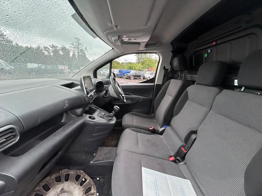 2022 Vauxhall Combo – Model: Combo 2300 Sportive TD – OV22URP