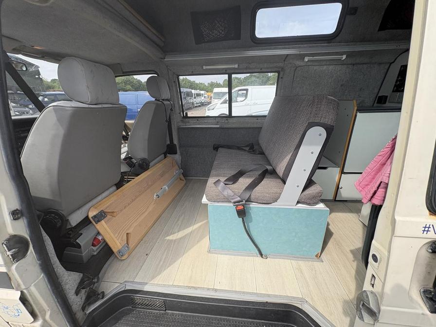 1991 Volkswagen Golf – Model: Transporter – J377FCD