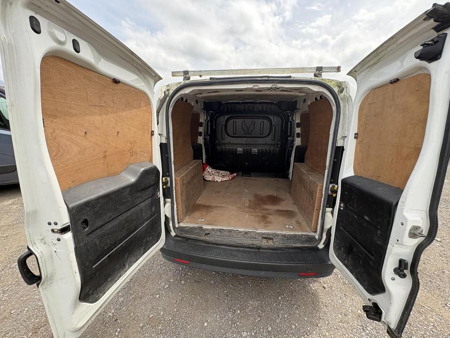 2014 Vauxhall Combo – Model: Combo 2000 L1H1 CDTi – RK64THX