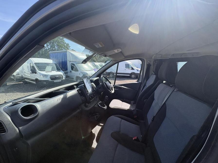 2017 Vauxhall Vivaro Combi – Model: Vivaro  Combi CDTi S/S – LK17WKB