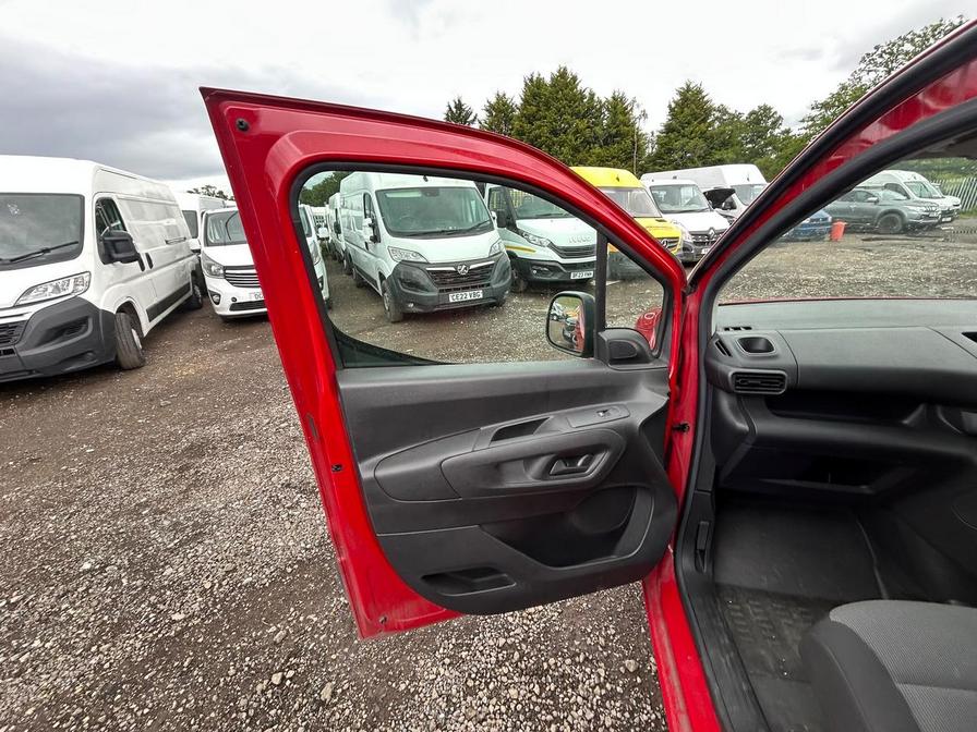 2023 Citroen Berlingo – Model: Berlingo 950 Enterprise Edition BlueHDi – YE23LYF