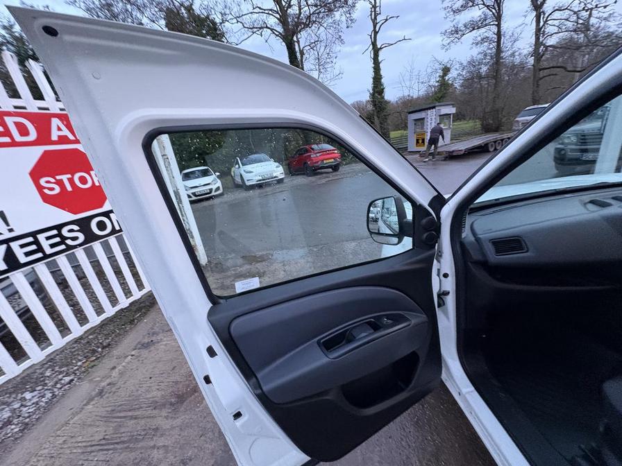 2017 Fiat Doblo Cargo – Model: Doblo 16v SX MultiJet II – HJ67WHG