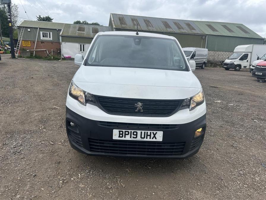 2019 Peugeot Partner – Model: Partner Asphalt L2 Blue HDi – BP19UHX