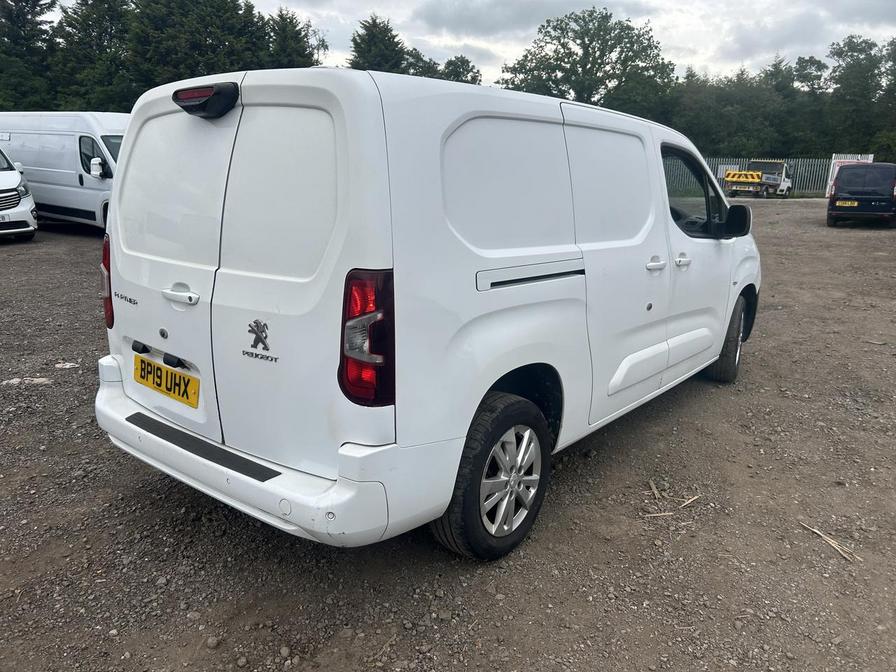 2019 Peugeot Partner – Model: Partner Asphalt L2 Blue HDi – BP19UHX