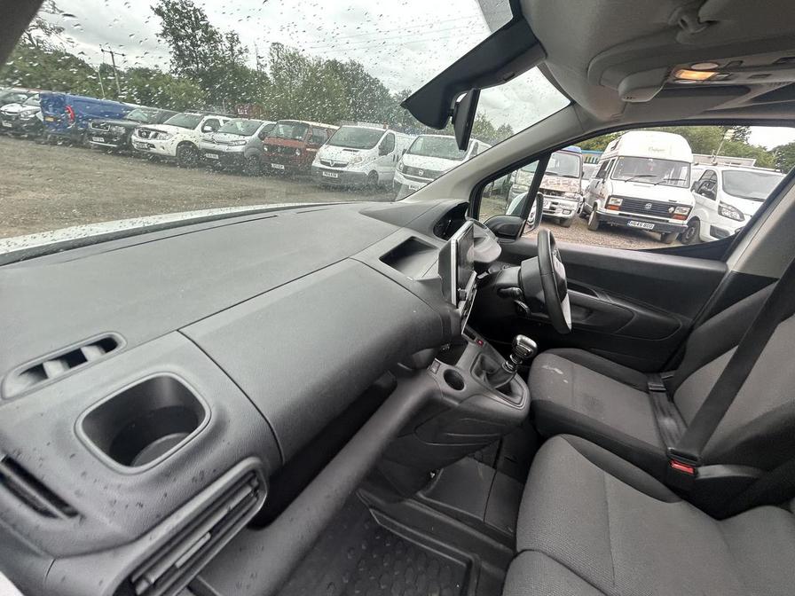 2019 Peugeot Partner – Model: Partner Asphalt L2 Blue HDi – BP19UHX