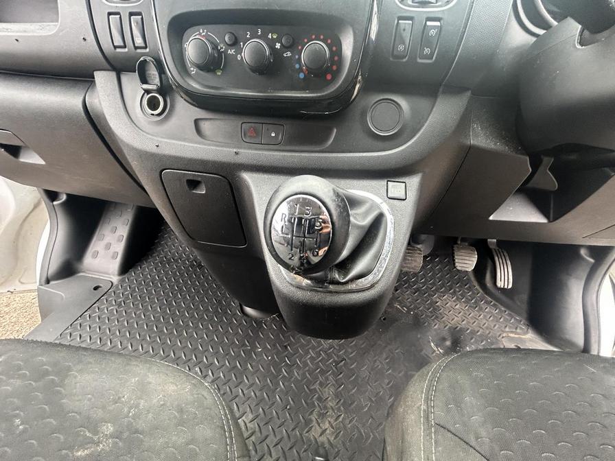 2017 Vauxhall Vivaro – Model: Vivaro 2900 Sportive CDTi Bi-T S/S – WU67NBL