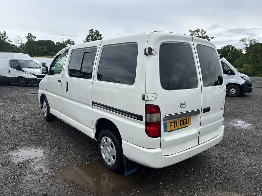 2011 Toyota HIAce – Model: Hiace 280 D-4D 95 SWB – FT11DGU