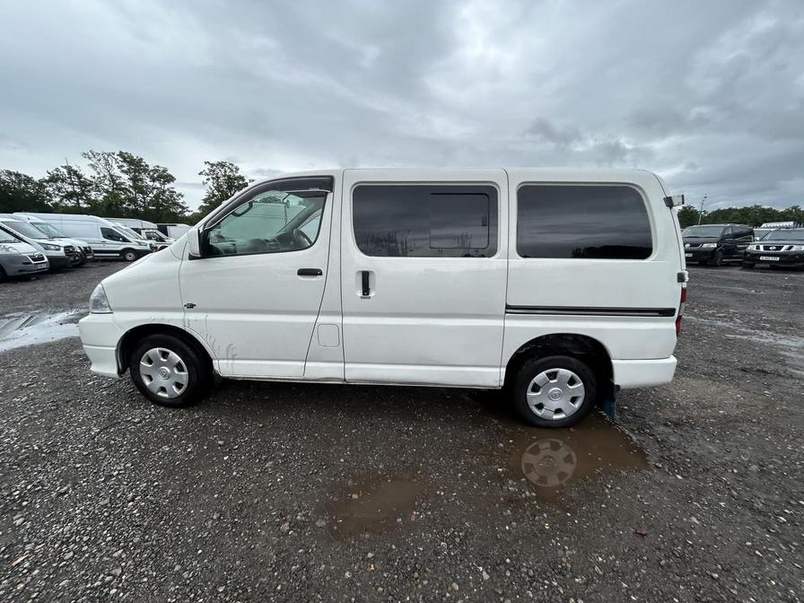 2011 Toyota HIAce – Model: Hiace 280 D-4D 95 SWB – FT11DGU