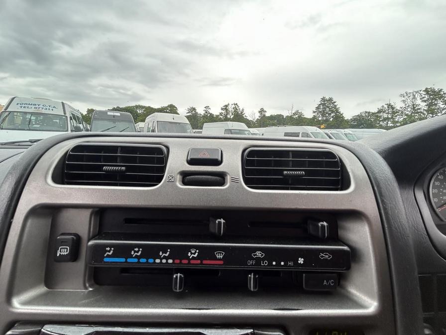 2011 Toyota HIAce – Model: Hiace 280 D-4D 95 SWB – FT11DGU