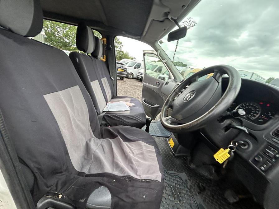 2011 Toyota HIAce – Model: Hiace 280 D-4D 95 SWB – FT11DGU