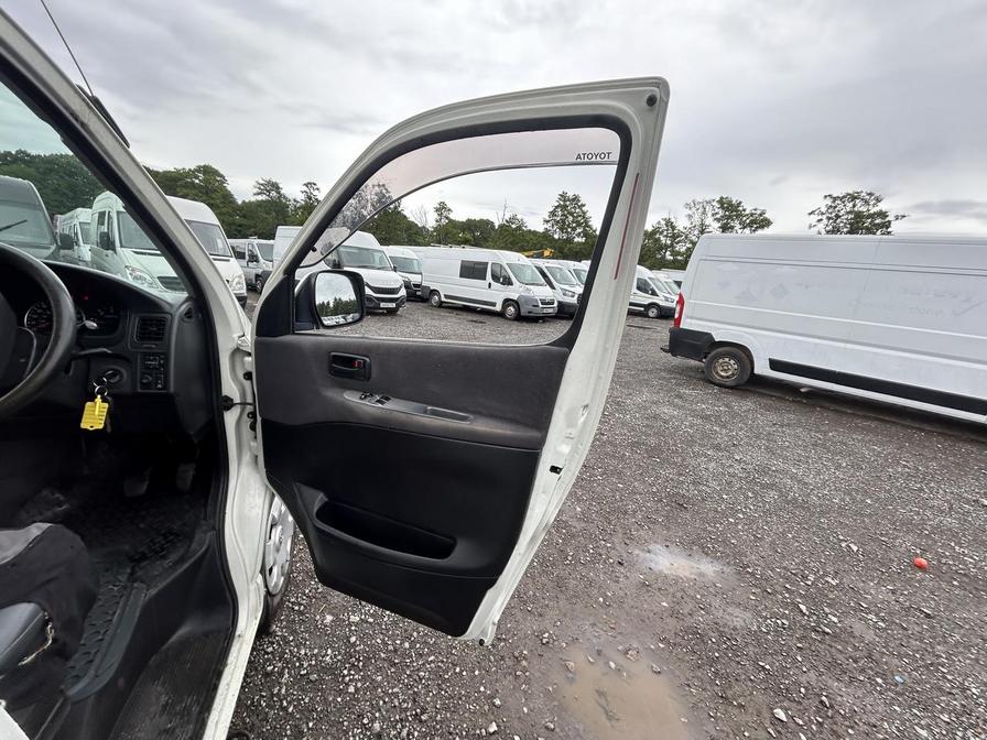 2011 Toyota HIAce – Model: Hiace 280 D-4D 95 SWB – FT11DGU