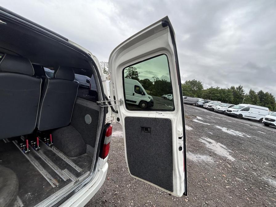 2011 Toyota HIAce – Model: Hiace 280 D-4D 95 SWB – FT11DGU