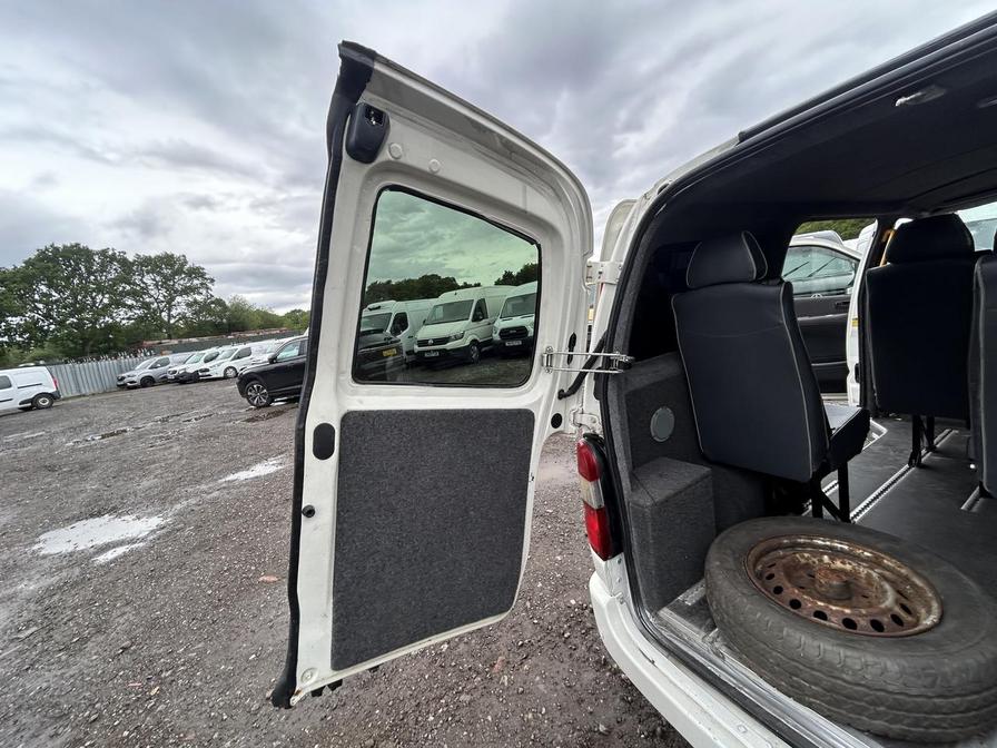 2011 Toyota HIAce – Model: Hiace 280 D-4D 95 SWB – FT11DGU