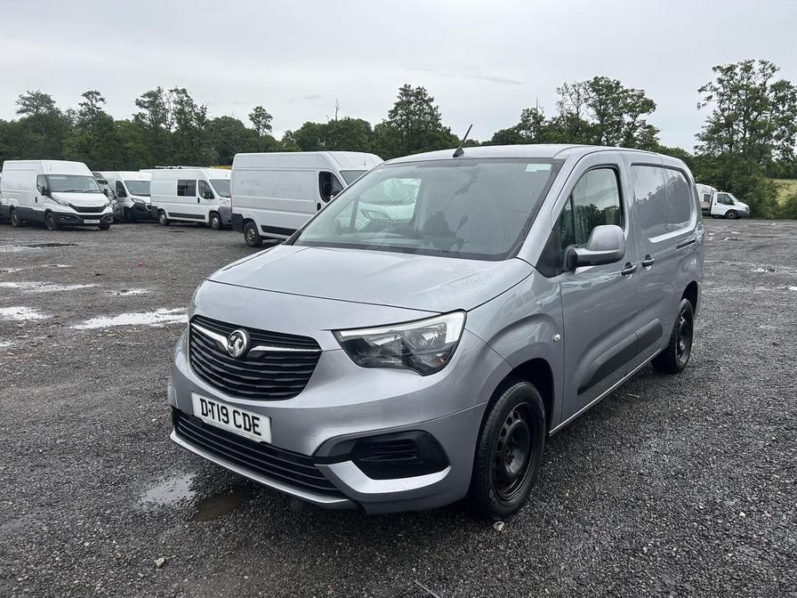 2019 Vauxhall Combo – Model: Combo 2300 Sportive S/S – DT19CDE