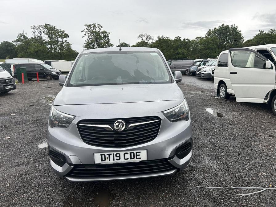 2019 Vauxhall Combo – Model: Combo 2300 Sportive S/S – DT19CDE