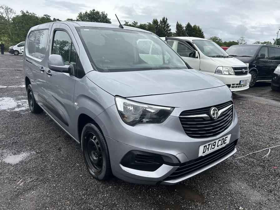 2019 Vauxhall Combo – Model: Combo 2300 Sportive S/S – DT19CDE