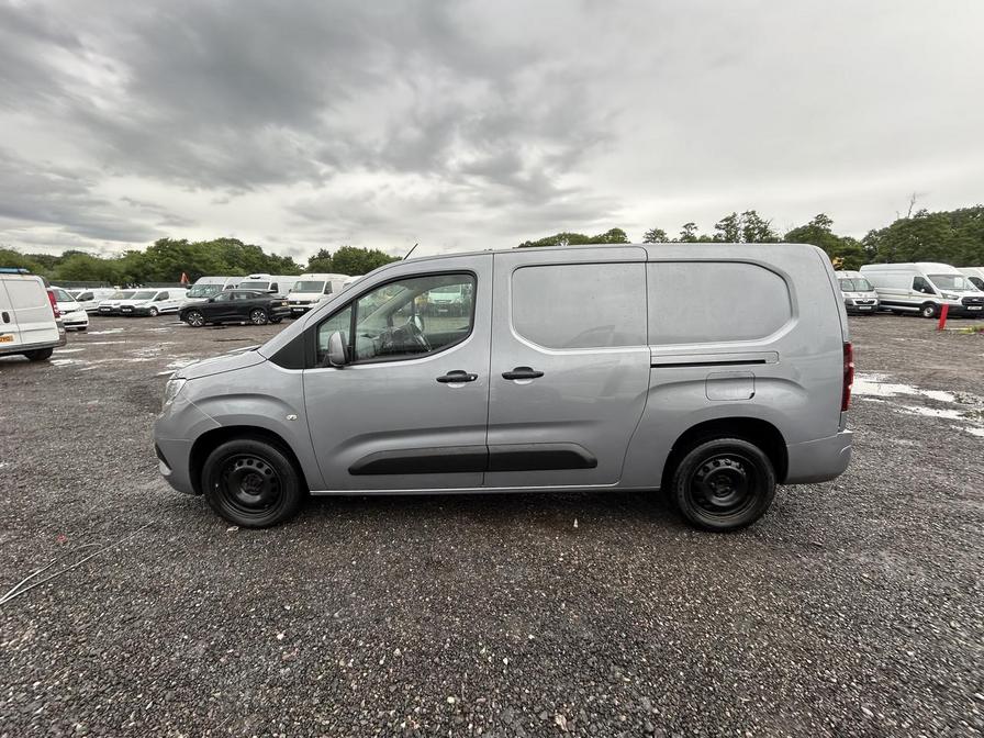 2019 Vauxhall Combo – Model: Combo 2300 Sportive S/S – DT19CDE