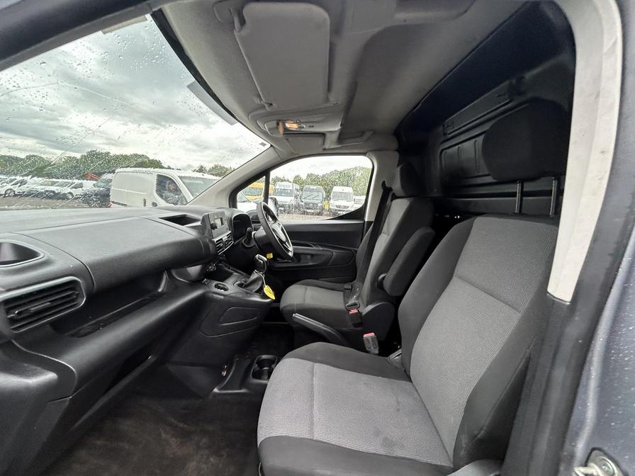 2019 Vauxhall Combo – Model: Combo 2300 Sportive S/S – DT19CDE
