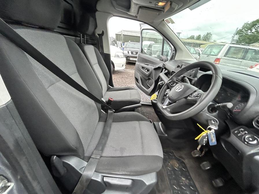 2019 Vauxhall Combo – Model: Combo 2300 Sportive S/S – DT19CDE