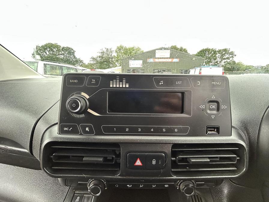 2019 Vauxhall Combo – Model: Combo 2300 Sportive S/S – DT19CDE