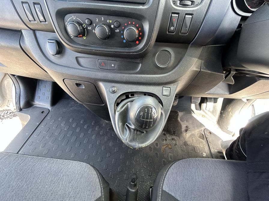 2016 Vauxhall Vivaro – Model: Vivaro 2900 Bi-T CDTi ecoFLEX S/S – LL16EKA