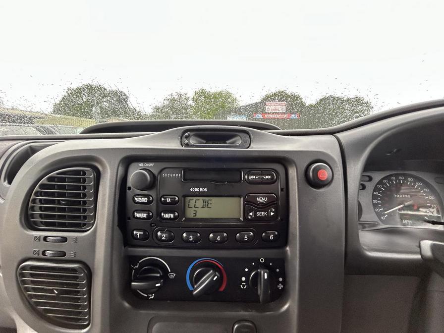 2002 Ford Transit – Model: Transit – YN02UYK