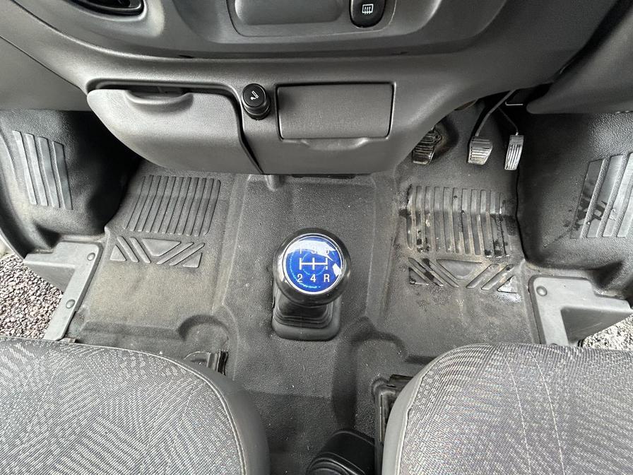 2002 Ford Transit – Model: Transit – YN02UYK